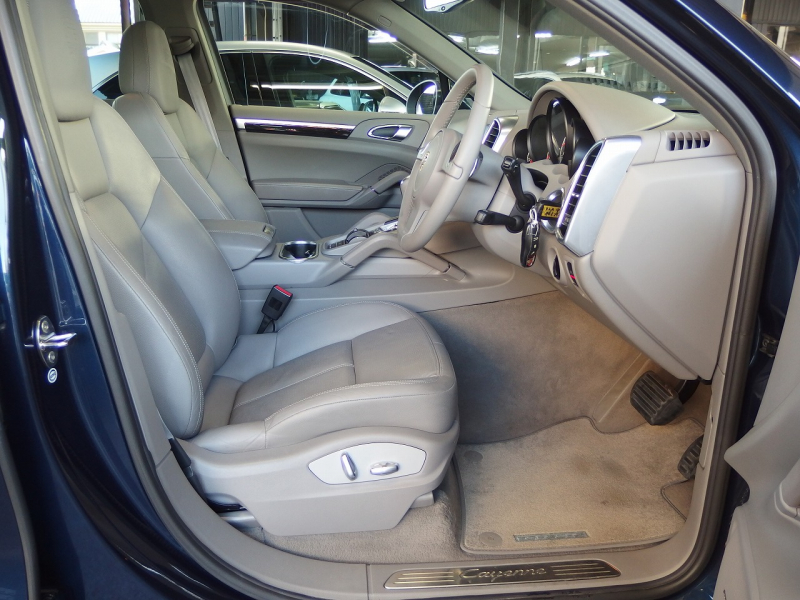 ポルシェ カイエン ワンオーナー　正規ディーラー車　右ハンドル　パノラマサンルーフ  EUR-GTエアロ　ES22インチアルミ　ESダウンサス 中古車