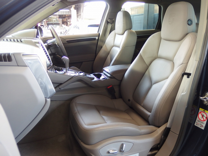 ポルシェ カイエン ワンオーナー　正規ディーラー車　右ハンドル　パノラマサンルーフ  EUR-GTエアロ　ES22インチアルミ　ESダウンサス 中古車