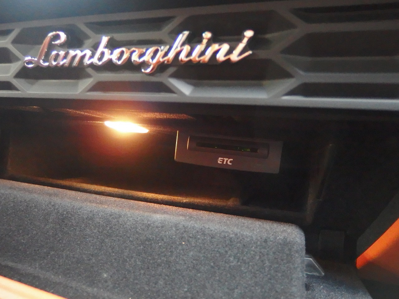 ランボルギーニ&nbsp;ウラカン&nbsp;LP610-4 正規ディラー車　左ハンドル　2015年モデル　エレガンテインテリア　フロントリフター　ローダウン&nbsp;中古車