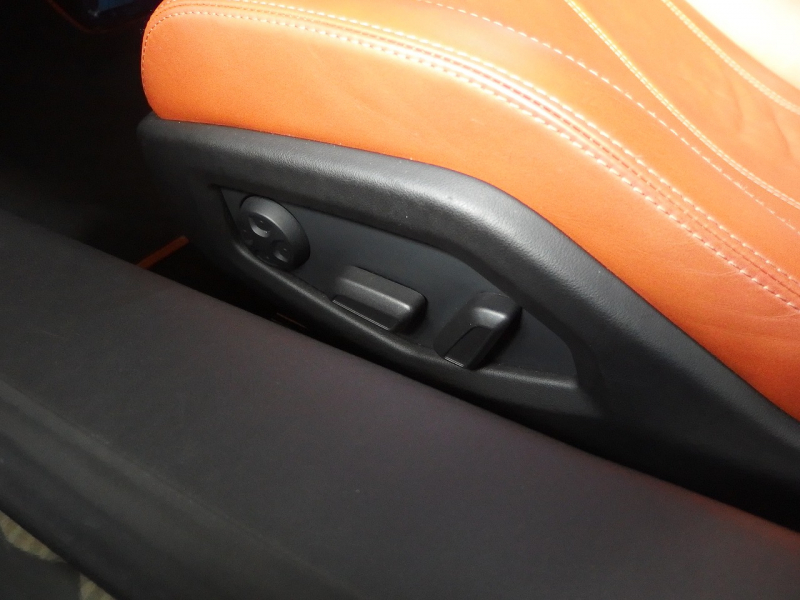 ランボルギーニ&nbsp;ウラカン&nbsp;LP610-4 正規ディラー車　左ハンドル　2015年モデル　エレガンテインテリア　フロントリフター　ローダウン&nbsp;中古車