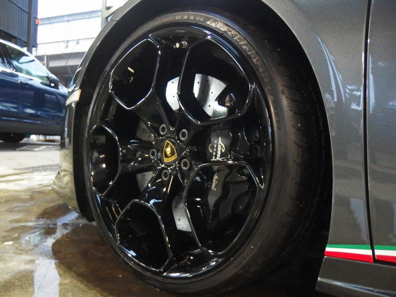 ランボルギーニ&nbsp;ウラカン&nbsp;LP610-4 正規ディラー車　左ハンドル　2015年モデル　エレガンテインテリア　フロントリフター　ローダウン&nbsp;中古車