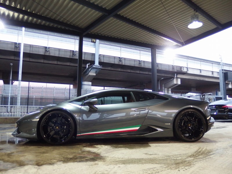 ランボルギーニ&nbsp;ウラカン&nbsp;LP610-4 正規ディラー車　左ハンドル　2015年モデル　エレガンテインテリア　フロントリフター　ローダウン&nbsp;中古車