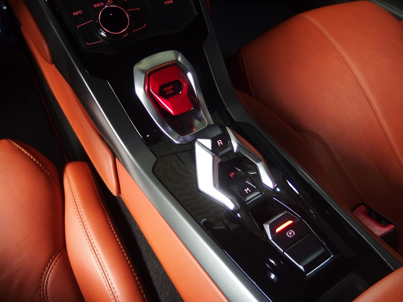 ランボルギーニ&nbsp;ウラカン&nbsp;LP610-4 正規ディラー車　左ハンドル　2015年モデル　エレガンテインテリア　フロントリフター　ローダウン&nbsp;中古車