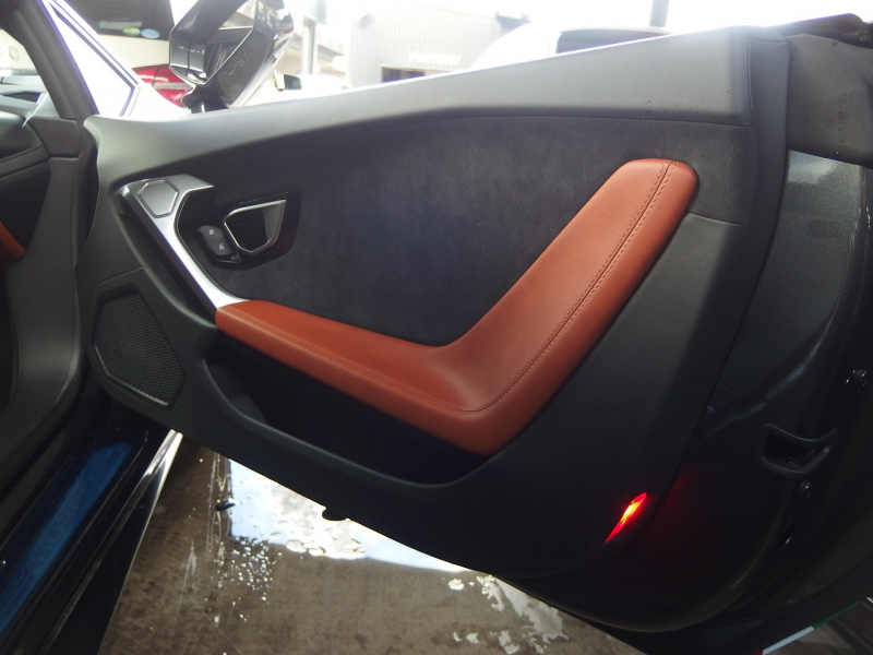 ランボルギーニ&nbsp;ウラカン&nbsp;LP610-4 正規ディラー車　左ハンドル　2015年モデル　エレガンテインテリア　フロントリフター　ローダウン&nbsp;中古車