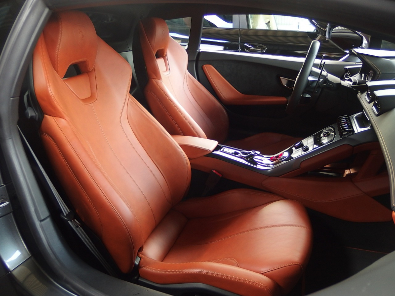 ランボルギーニ&nbsp;ウラカン&nbsp;LP610-4 正規ディラー車　左ハンドル　2015年モデル　エレガンテインテリア　フロントリフター　ローダウン&nbsp;中古車