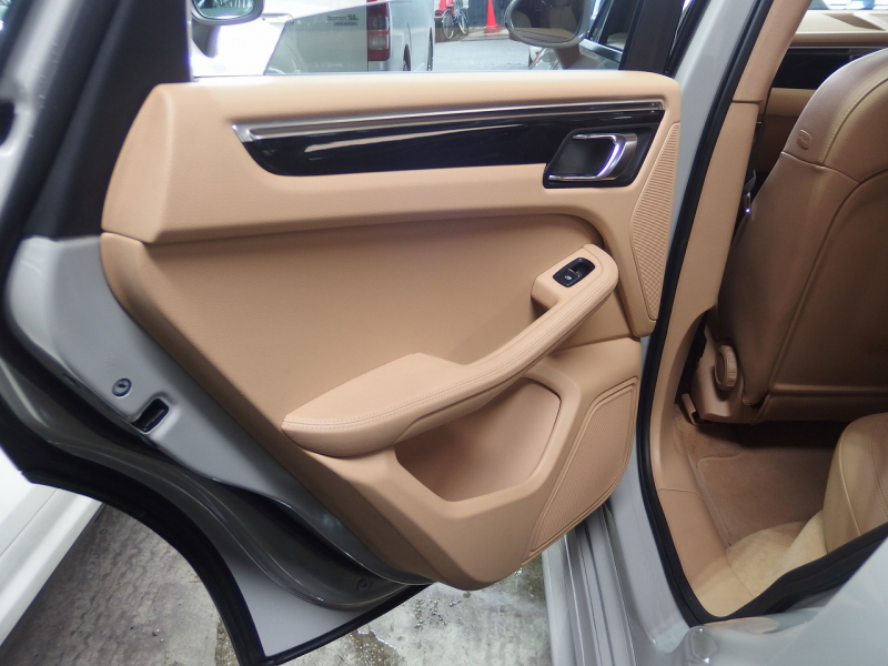 ポルシェ&nbsp;マカン&nbsp;マカンS 2015年モデル EUR-GT クレヨンオールペイント　ES22inアルミ　ESダウンサス&nbsp;中古車