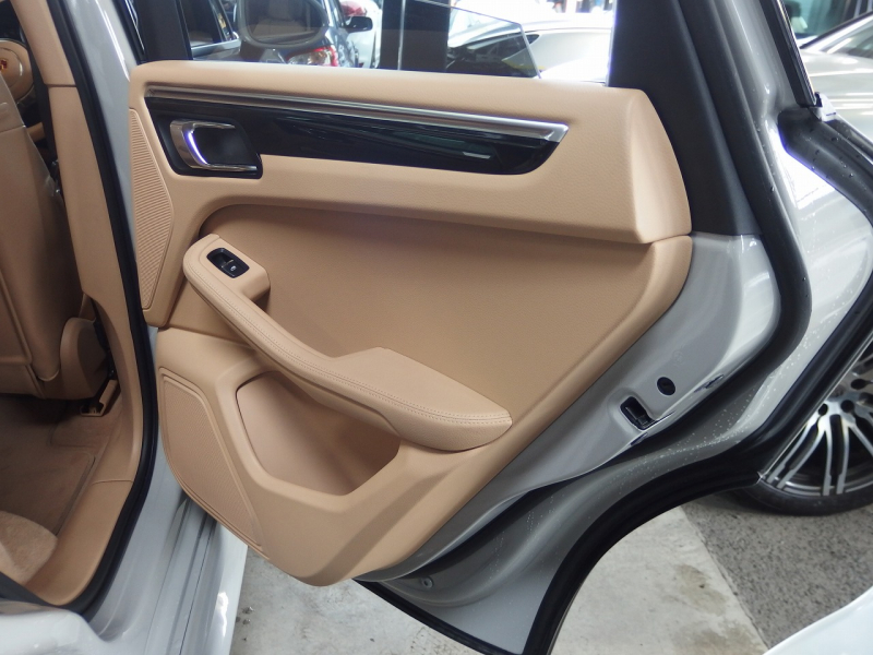 ポルシェ&nbsp;マカン&nbsp;マカンS 2015年モデル EUR-GT クレヨンオールペイント　ES22inアルミ　ESダウンサス&nbsp;中古車