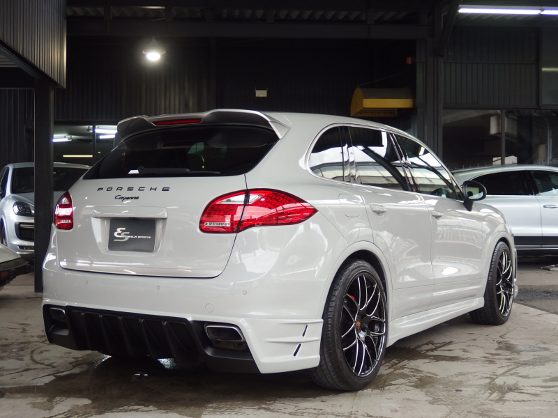 ポルシェ&nbsp;カイエン&nbsp;プラチナエディション　アダプティブクルーズコントロール　EUR-GTエアロ　ES22inアルミ　ESサウンサス　正規ディーラー車&nbsp;中古車