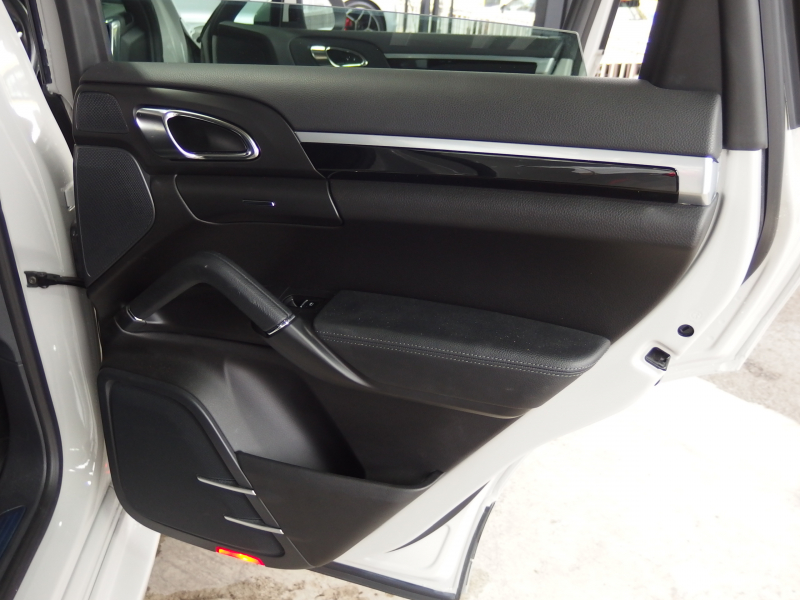 ポルシェ&nbsp;カイエン&nbsp;プラチナエディション　アダプティブクルーズコントロール　EUR-GTエアロ　ES22inアルミ　ESサウンサス　正規ディーラー車&nbsp;中古車