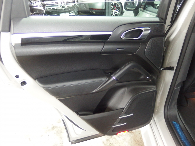 ポルシェ&nbsp;カイエン&nbsp;プラチナエディション　アダプティブクルーズコントロール　EUR-GTエアロ　ES22inアルミ　ESサウンサス　正規ディーラー車&nbsp;中古車