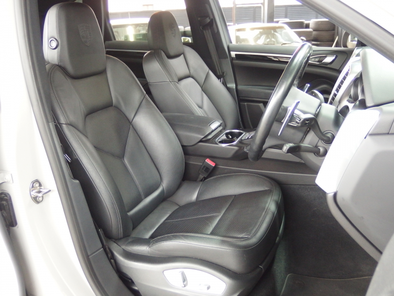 ポルシェ&nbsp;カイエン&nbsp;プラチナエディション　アダプティブクルーズコントロール　EUR-GTエアロ　ES22inアルミ　ESサウンサス　正規ディーラー車&nbsp;中古車