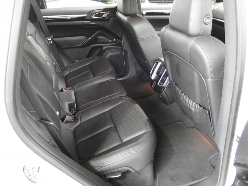 ポルシェ&nbsp;カイエン&nbsp;プラチナエディション　アダプティブクルーズコントロール　EUR-GTエアロ　ES22inアルミ　ESサウンサス　正規ディーラー車&nbsp;中古車