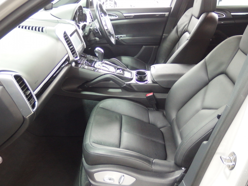 ポルシェ&nbsp;カイエン&nbsp;プラチナエディション　アダプティブクルーズコントロール　EUR-GTエアロ　ES22inアルミ　ESサウンサス　正規ディーラー車&nbsp;中古車