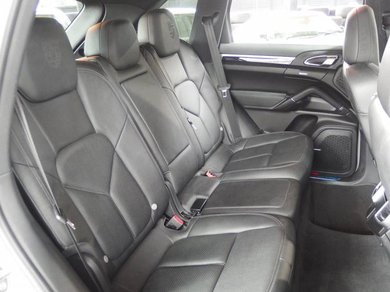 ポルシェ&nbsp;カイエン&nbsp;プラチナエディション　アダプティブクルーズコントロール　EUR-GTエアロ　ES22inアルミ　ESサウンサス　正規ディーラー車&nbsp;中古車