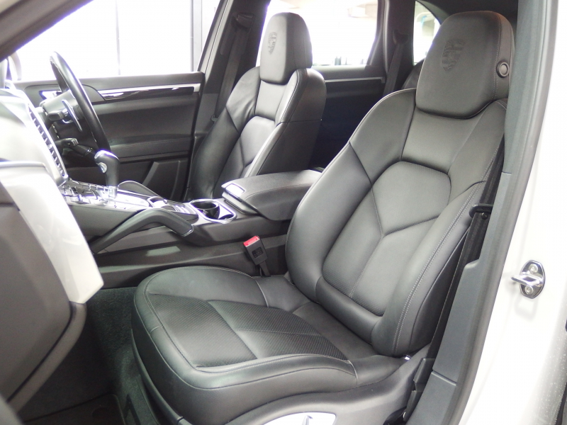 ポルシェ&nbsp;カイエン&nbsp;プラチナエディション　アダプティブクルーズコントロール　EUR-GTエアロ　ES22inアルミ　ESサウンサス　正規ディーラー車&nbsp;中古車