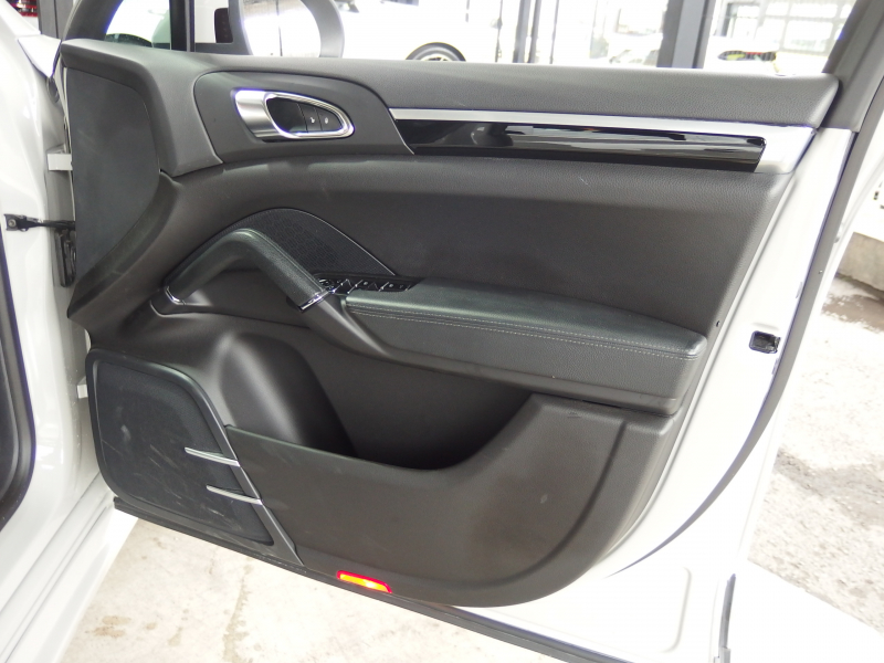 ポルシェ&nbsp;カイエン&nbsp;プラチナエディション　アダプティブクルーズコントロール　EUR-GTエアロ　ES22inアルミ　ESサウンサス　正規ディーラー車&nbsp;中古車