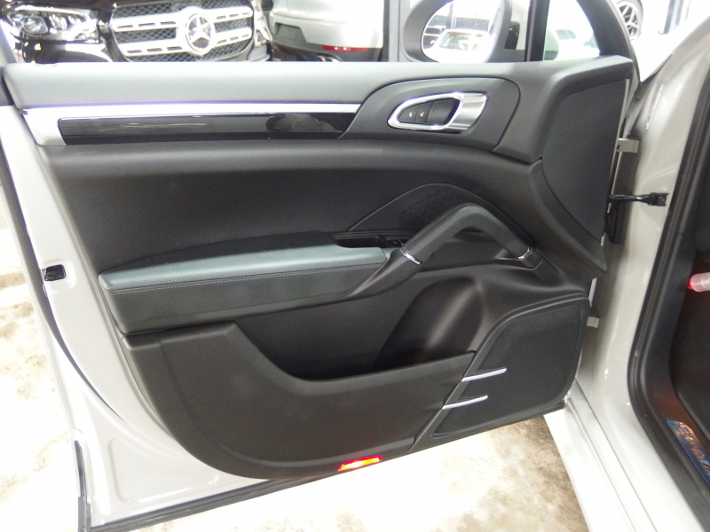 ポルシェ&nbsp;カイエン&nbsp;プラチナエディション　アダプティブクルーズコントロール　EUR-GTエアロ　ES22inアルミ　ESサウンサス　正規ディーラー車&nbsp;中古車