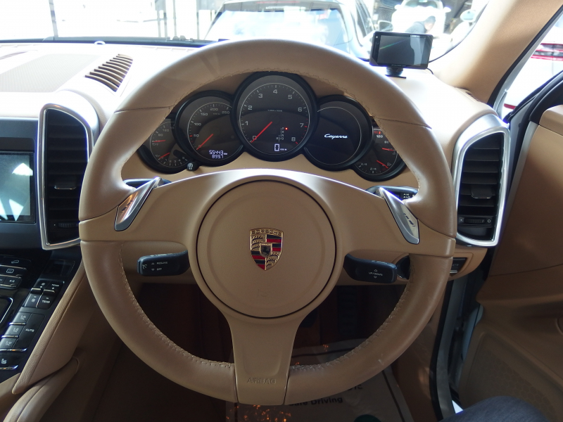 ポルシェ カイエン 2014年モデル　ベース　EUR-GTエアロ　ES22inアルミ　ESダウンサス　ESスポーツマフラー　 中古車