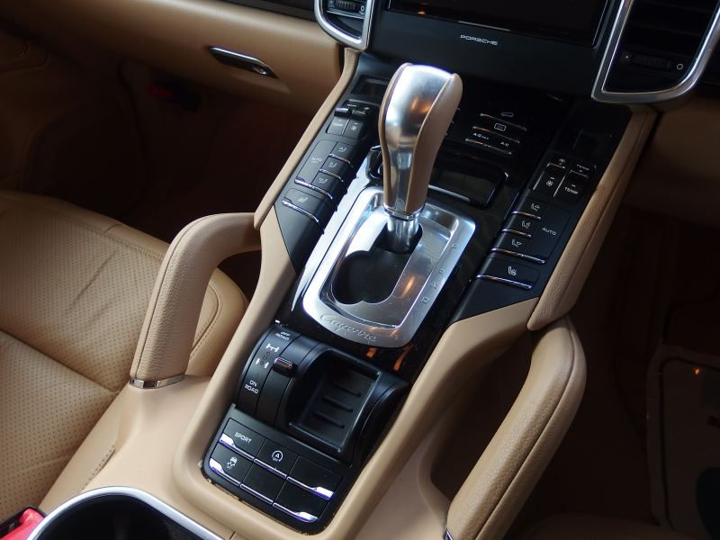 ポルシェ カイエン 2014年モデル　ベース　EUR-GTエアロ　ES22inアルミ　ESダウンサス　ESスポーツマフラー　 中古車