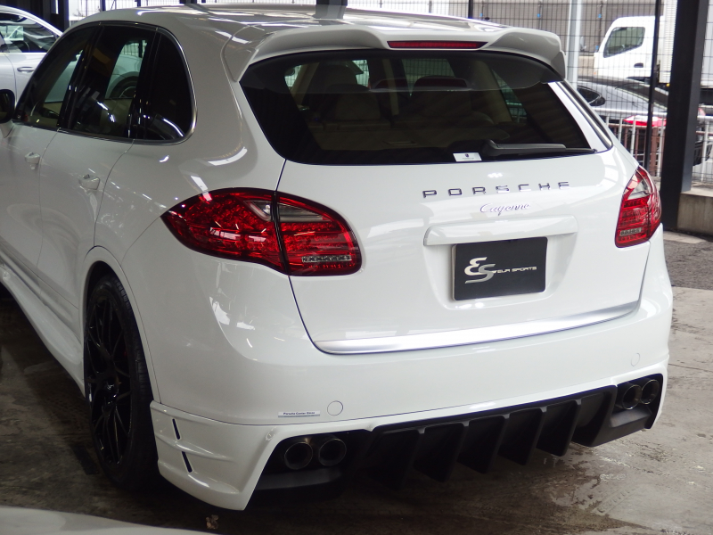 ポルシェ カイエン 2014年モデル　ベース　EUR-GTエアロ　ES22inアルミ　ESダウンサス　ESスポーツマフラー　 中古車