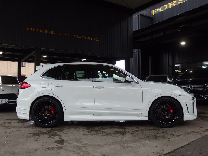 ポルシェ カイエン 2014年モデル　ベース　EUR-GTエアロ　ES22inアルミ　ESダウンサス　ESスポーツマフラー　 中古車