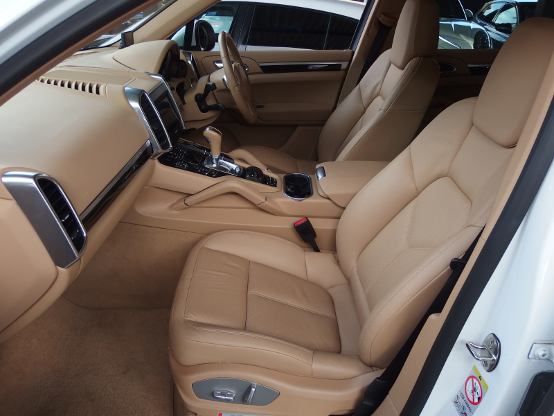 ポルシェ カイエン 2014年モデル　ベース　EUR-GTエアロ　ES22inアルミ　ESダウンサス　ESスポーツマフラー　 中古車