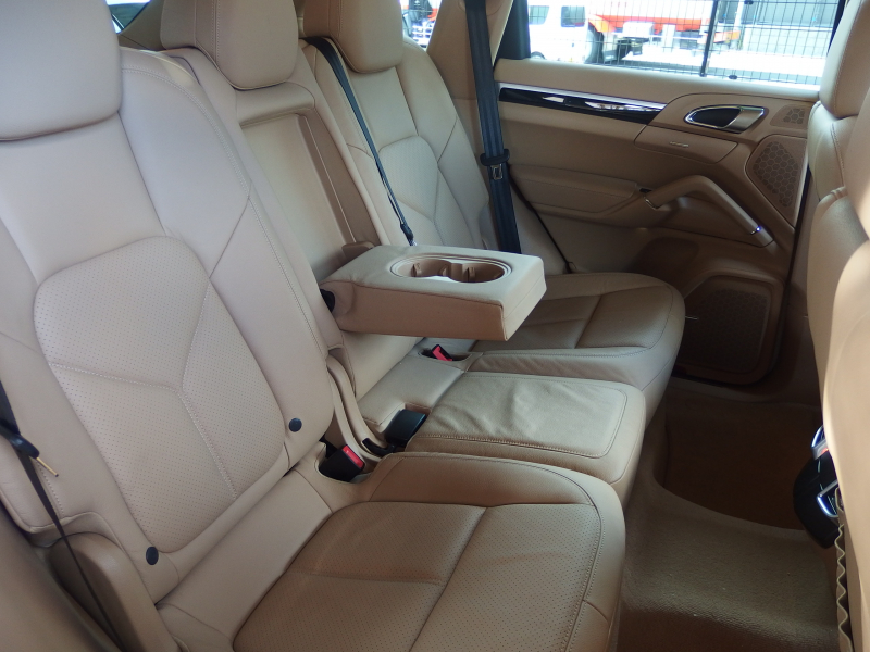 ポルシェ カイエン 2014年モデル　ベース　EUR-GTエアロ　ES22inアルミ　ESダウンサス　ESスポーツマフラー　 中古車