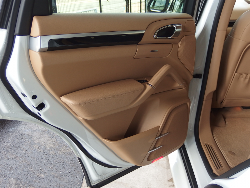 ポルシェ カイエン 2014年モデル　ベース　EUR-GTエアロ　ES22inアルミ　ESダウンサス　ESスポーツマフラー　 中古車