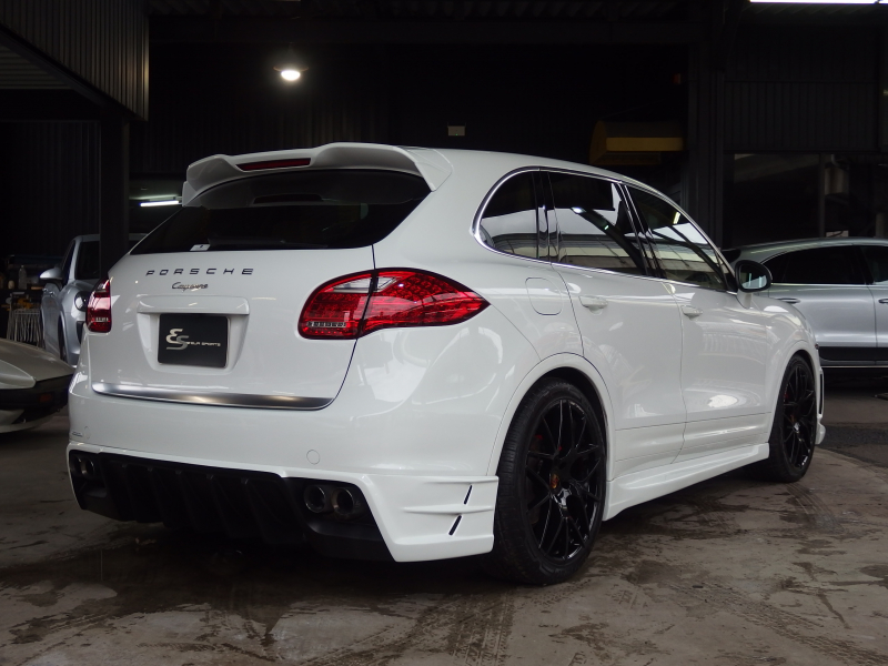 ポルシェ カイエン 2014年モデル　ベース　EUR-GTエアロ　ES22inアルミ　ESダウンサス　ESスポーツマフラー　 中古車