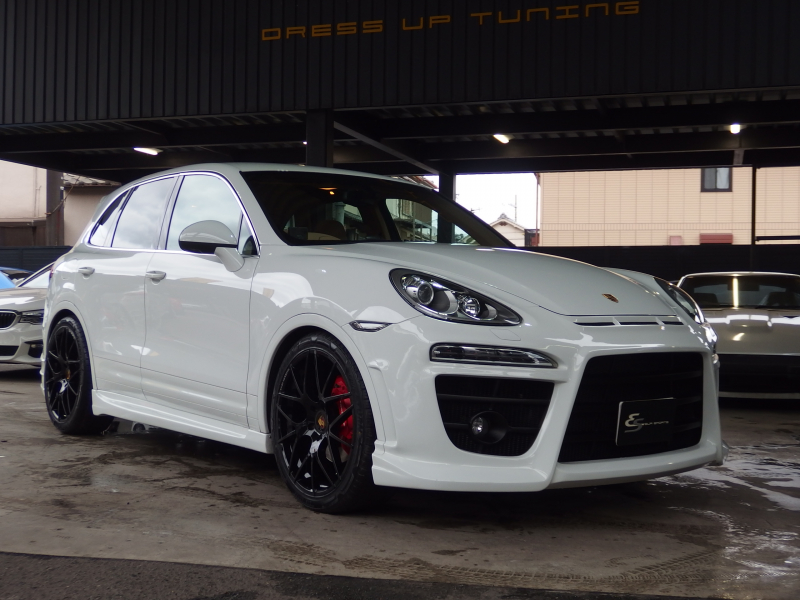 ポルシェ カイエン 2014年モデル　ベース　EUR-GTエアロ　ES22inアルミ　ESダウンサス　ESスポーツマフラー　 中古車