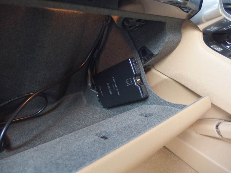 ポルシェ カイエン 2014年モデル　ベース　EUR-GTエアロ　ES22inアルミ　ESダウンサス　ESスポーツマフラー　 中古車