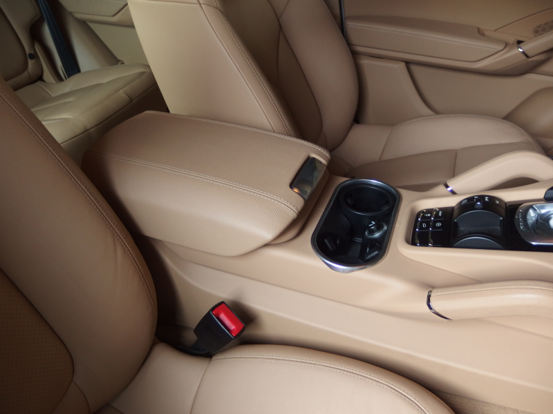 ポルシェ&nbsp;カイエン&nbsp;ワンオーナー　正規ディーラー車　右ハンドル　ベージュレザー&nbsp;中古車