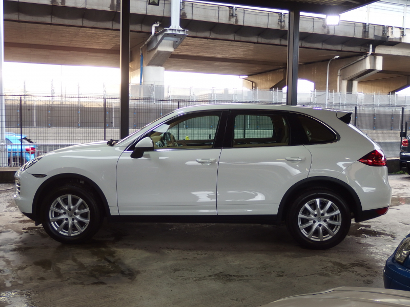 ポルシェ&nbsp;カイエン&nbsp;ワンオーナー　正規ディーラー車　右ハンドル　ベージュレザー&nbsp;中古車