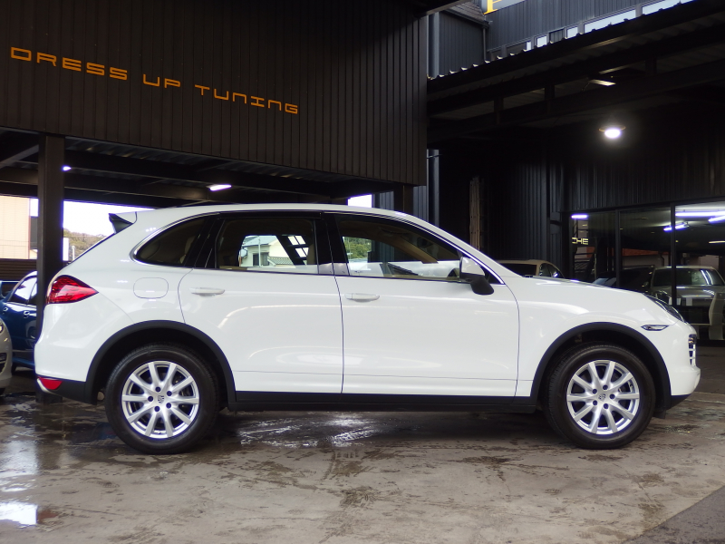 ポルシェ&nbsp;カイエン&nbsp;ワンオーナー　正規ディーラー車　右ハンドル　ベージュレザー&nbsp;中古車