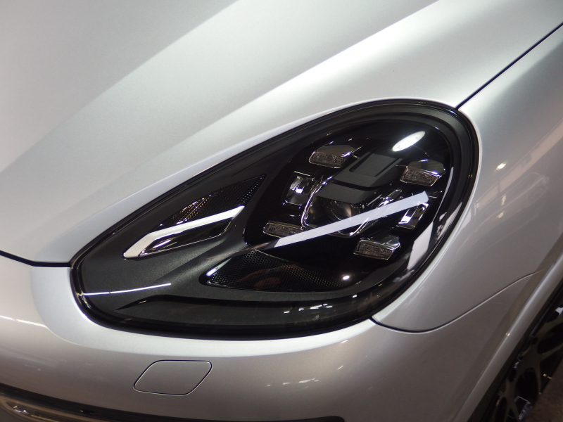 ポルシェ カイエン GTS スポーツクロノパッケージ　正規ディーラー車　アダプティブクルーズコントロール　右ハンドル　スポーツエキゾースト　LEDヘッドライト 中古車