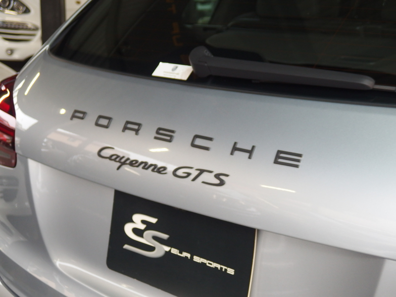 ポルシェ カイエン GTS スポーツクロノパッケージ　正規ディーラー車　アダプティブクルーズコントロール　右ハンドル　スポーツエキゾースト　LEDヘッドライト 中古車