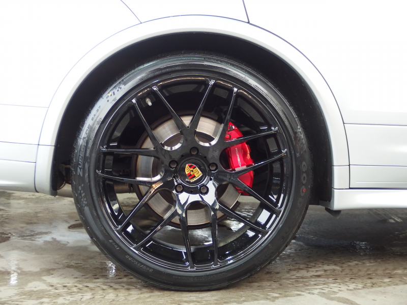 ポルシェ カイエン GTS スポーツクロノパッケージ　正規ディーラー車　アダプティブクルーズコントロール　右ハンドル　スポーツエキゾースト　LEDヘッドライト 中古車