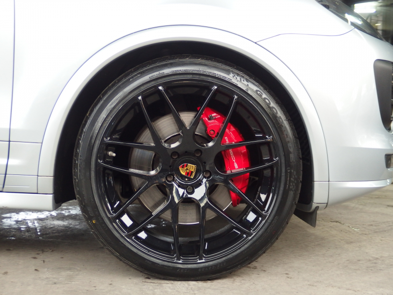 ポルシェ カイエン GTS スポーツクロノパッケージ　正規ディーラー車　アダプティブクルーズコントロール　右ハンドル　スポーツエキゾースト　LEDヘッドライト 中古車