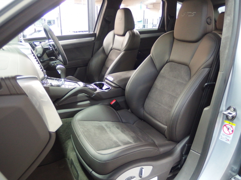 ポルシェ カイエン GTS スポーツクロノパッケージ　正規ディーラー車　アダプティブクルーズコントロール　右ハンドル　スポーツエキゾースト　LEDヘッドライト 中古車