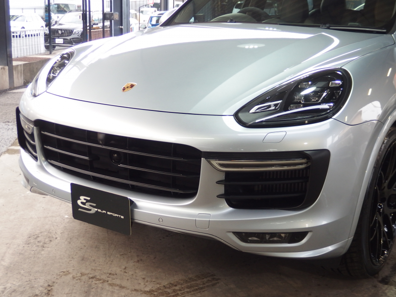 ポルシェ カイエン GTS スポーツクロノパッケージ　正規ディーラー車　アダプティブクルーズコントロール　右ハンドル　スポーツエキゾースト　LEDヘッドライト 中古車