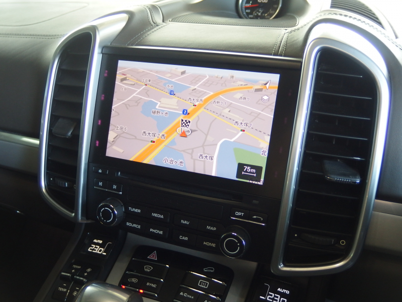 ポルシェ カイエン GTS スポーツクロノパッケージ　正規ディーラー車　アダプティブクルーズコントロール　右ハンドル　スポーツエキゾースト　LEDヘッドライト 中古車