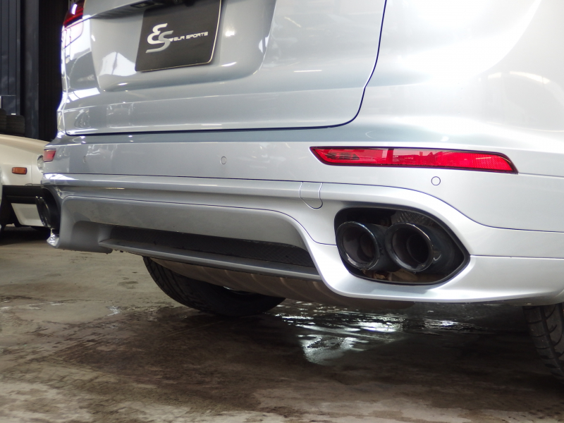 ポルシェ カイエン GTS スポーツクロノパッケージ　正規ディーラー車　アダプティブクルーズコントロール　右ハンドル　スポーツエキゾースト　LEDヘッドライト 中古車