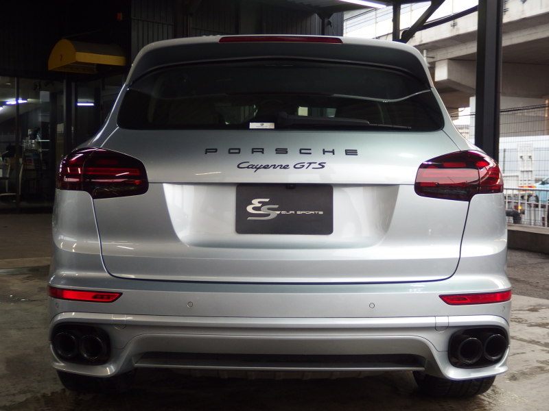 ポルシェ カイエン GTS スポーツクロノパッケージ　正規ディーラー車　アダプティブクルーズコントロール　右ハンドル　スポーツエキゾースト　LEDヘッドライト 中古車