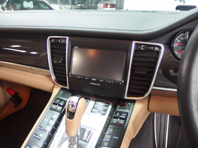 ポルシェ パナメーラ 後期 EUR-GTエアロ ES22インチアルミ ESスポーツマフラー ESダウンサス 正規ディーラー車 ベージュ×ブラックレザー 中古車