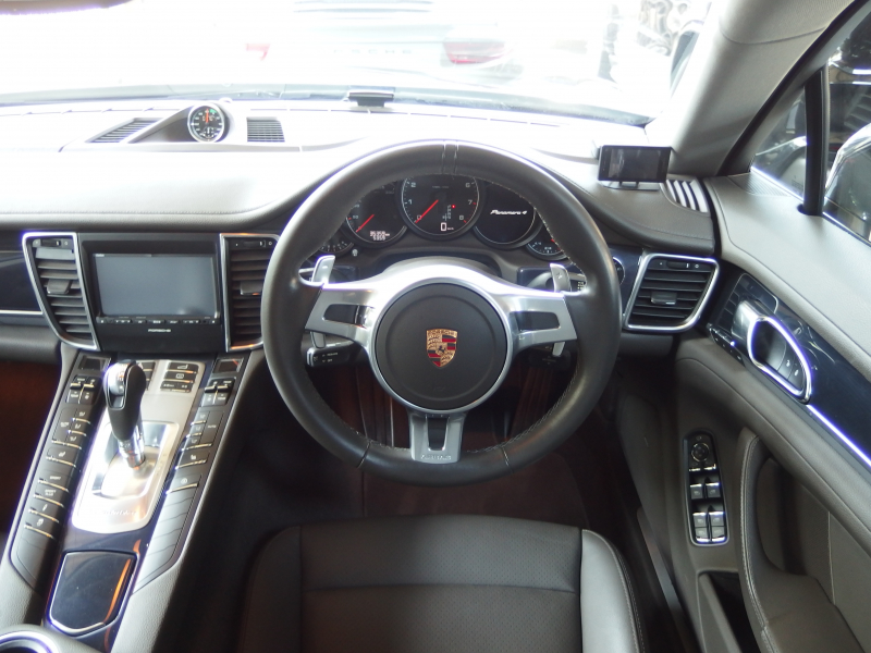 ポルシェ パナメーラ エディション　スポーツクロノPKG 2016年モデル　LEDヘッドライト　スマートキー　EURエアロ　ES22inアルミ　ESダウンサス 中古車