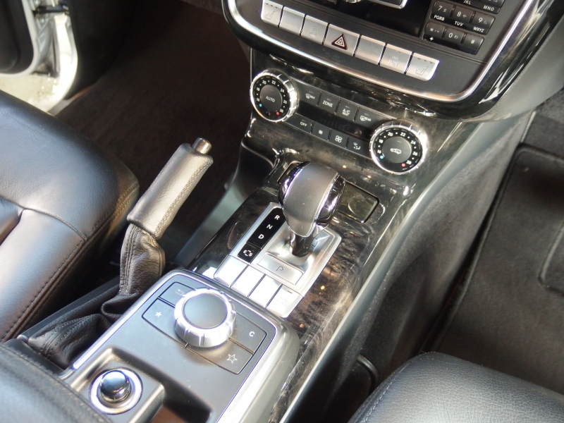 メルセデスベンツ Gクラス G350 ブルーテック　正規ディーラー車　右ハンドル　サンルーフ  アダプティブクルーズコントロール　ブラックレザーシート 中古車