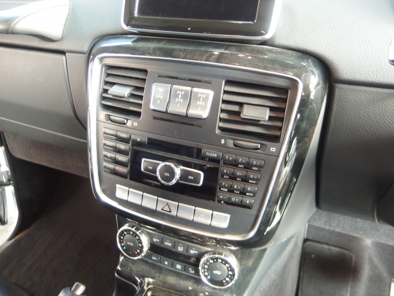 メルセデスベンツ Gクラス G350 ブルーテック　正規ディーラー車　右ハンドル　サンルーフ  アダプティブクルーズコントロール　ブラックレザーシート 中古車