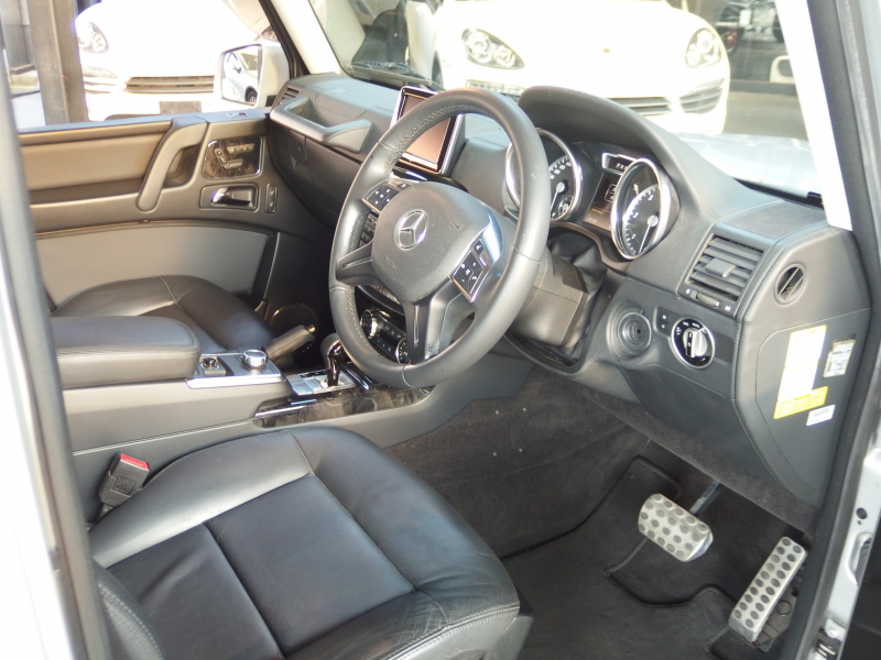 メルセデスベンツ Gクラス G350 ブルーテック　正規ディーラー車　右ハンドル　サンルーフ  アダプティブクルーズコントロール　ブラックレザーシート 中古車