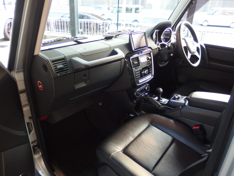 メルセデスベンツ Gクラス G350 ブルーテック　正規ディーラー車　右ハンドル　サンルーフ  アダプティブクルーズコントロール　ブラックレザーシート 中古車