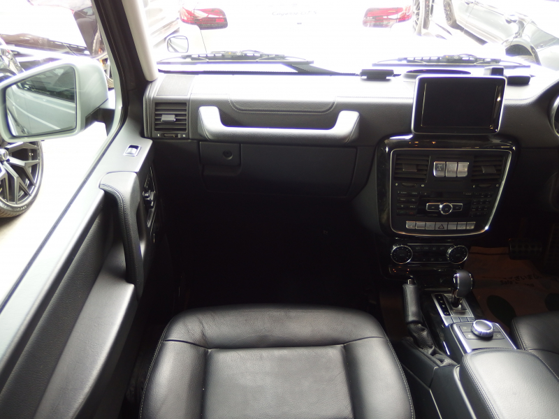 メルセデスベンツ Gクラス G350 ブルーテック　正規ディーラー車　右ハンドル　サンルーフ  アダプティブクルーズコントロール　ブラックレザーシート 中古車